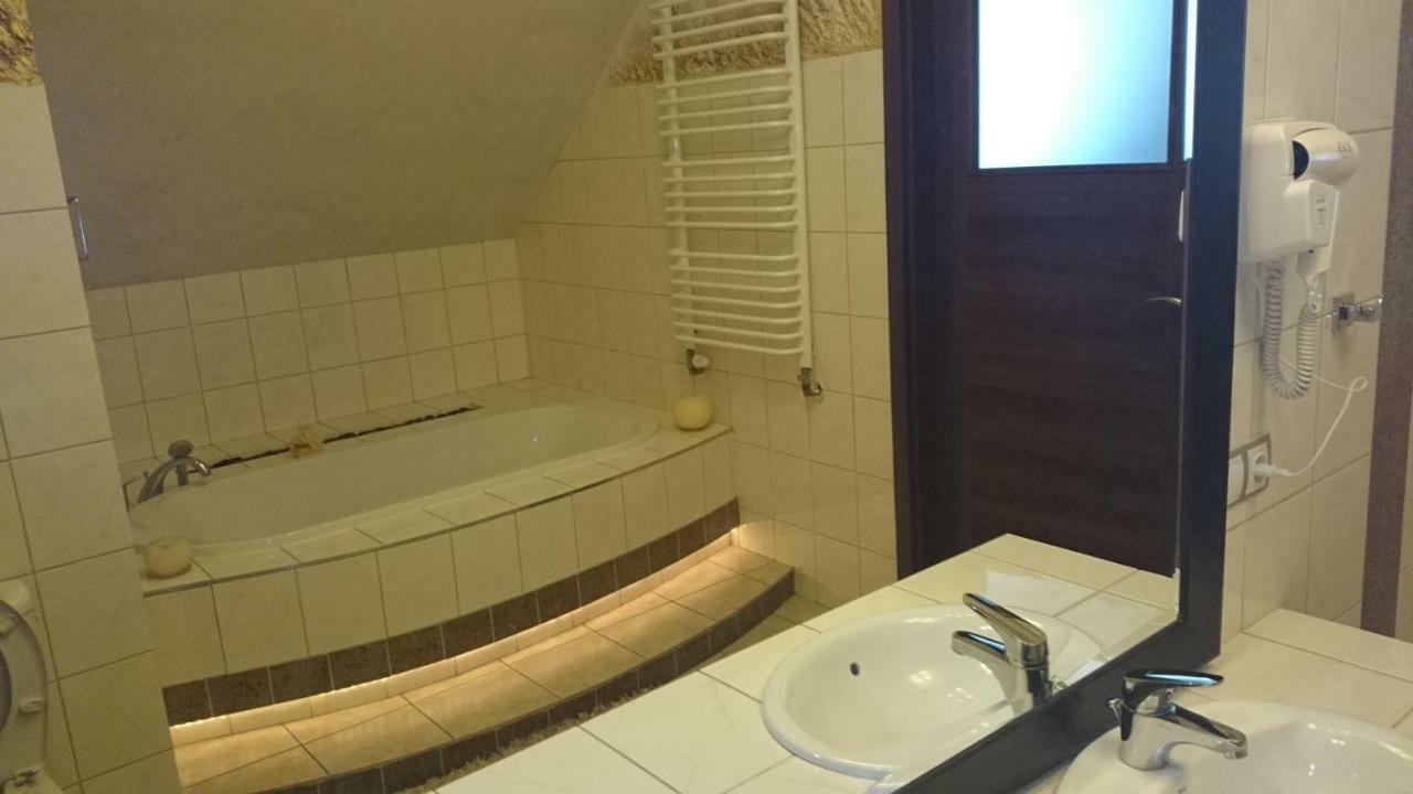 Dworek Anna Hotel Podgora Phòng bức ảnh